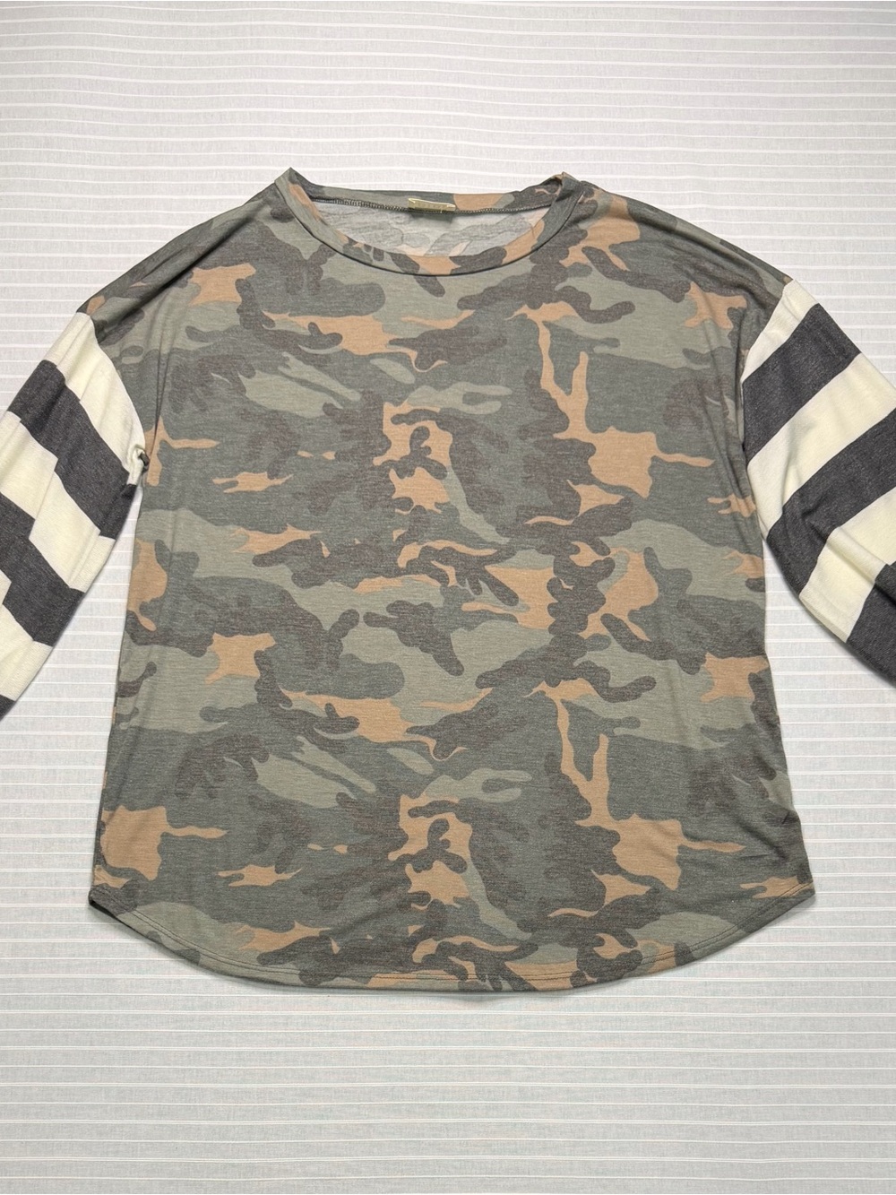🍂 BIBI Camo & Striped Balloon Sleeve Top – Size Medium